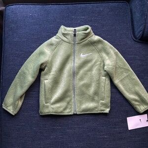 BNWT Nike sweater 2T